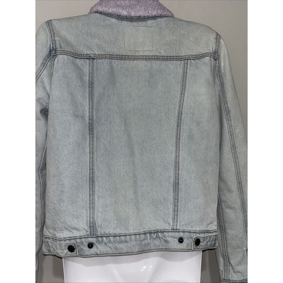 LEVI'S Women's Jean Jacket  Lavender Light Wash Size Medium - Picture 5 of 16